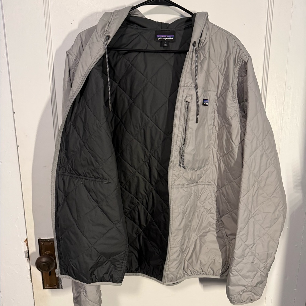 Patagonia Men's Diamond Quilted Bomber Hoodie - Light Grey - Men’s Large - Picture 2 of 5